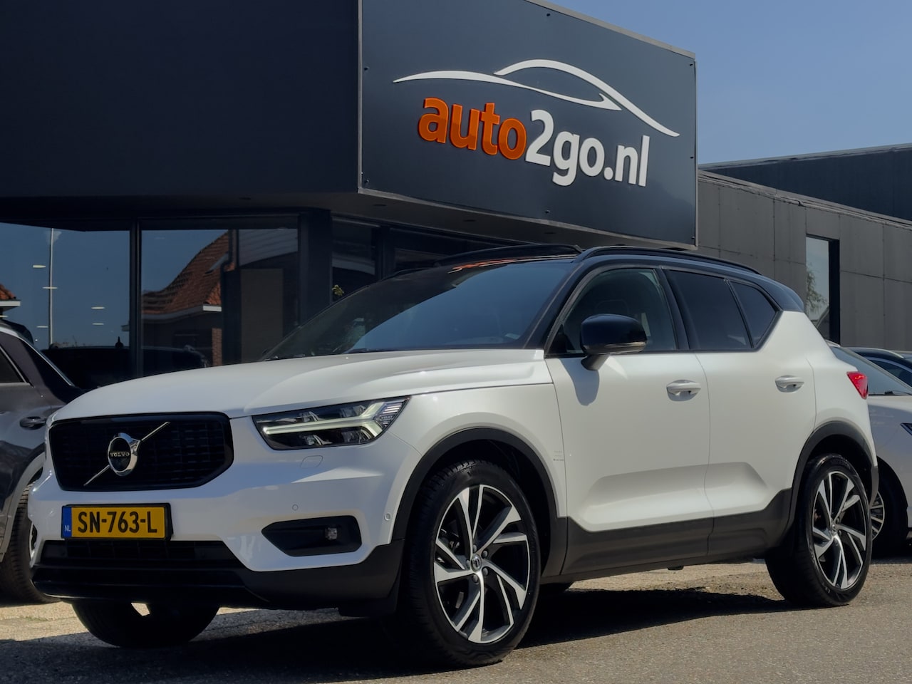 Volvo XC40 - 2.0 T5 AUT8 AWD R-DESIGN INTRO EDITION PANODAK LEDER NAVI CAMERA DIGI-DASH LED LMV PDC - AutoWereld.nl