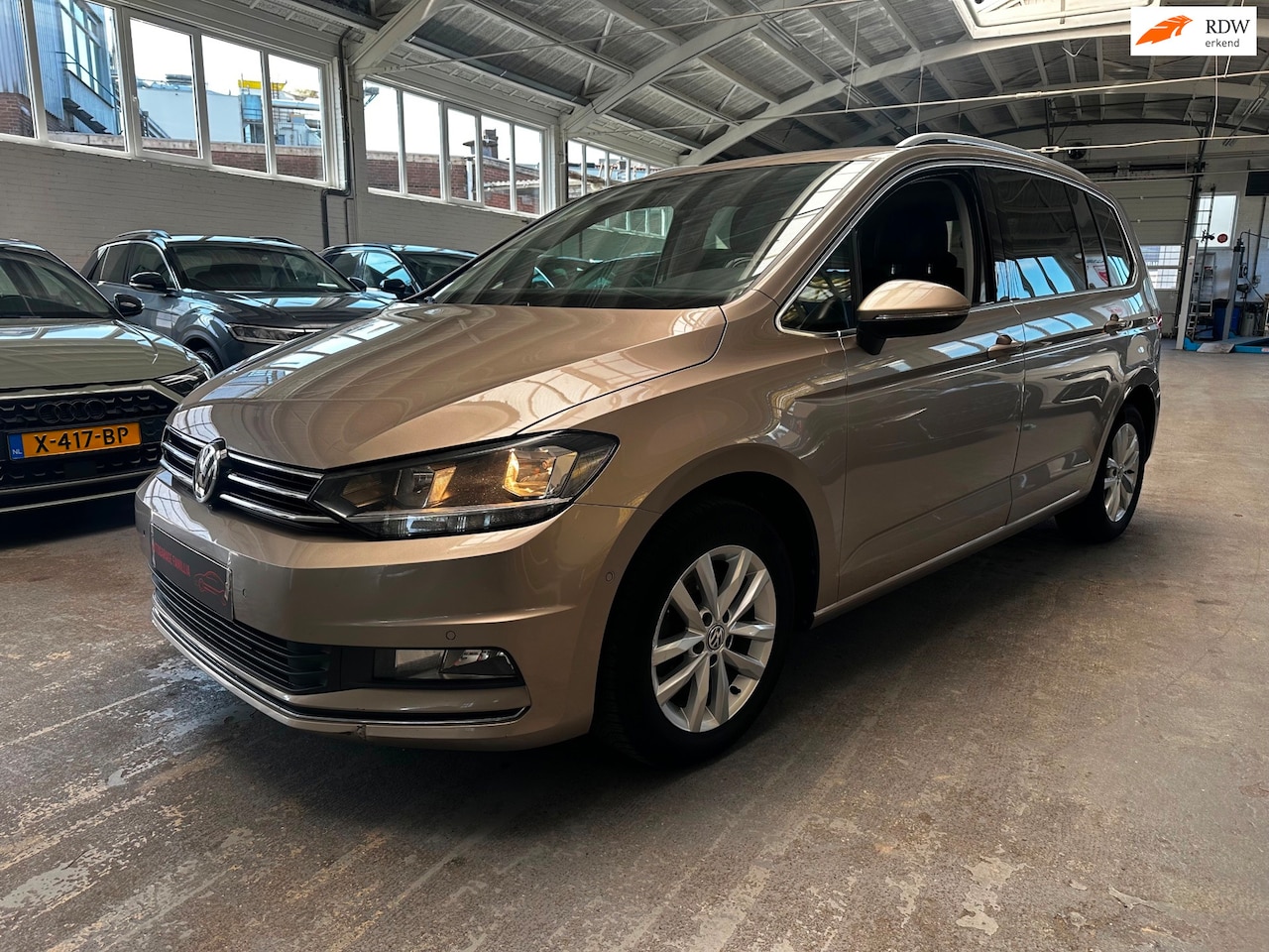 Volkswagen Touran - 1.6 TDI SCR Highline 1.6 TDI SCR Highline - AutoWereld.nl
