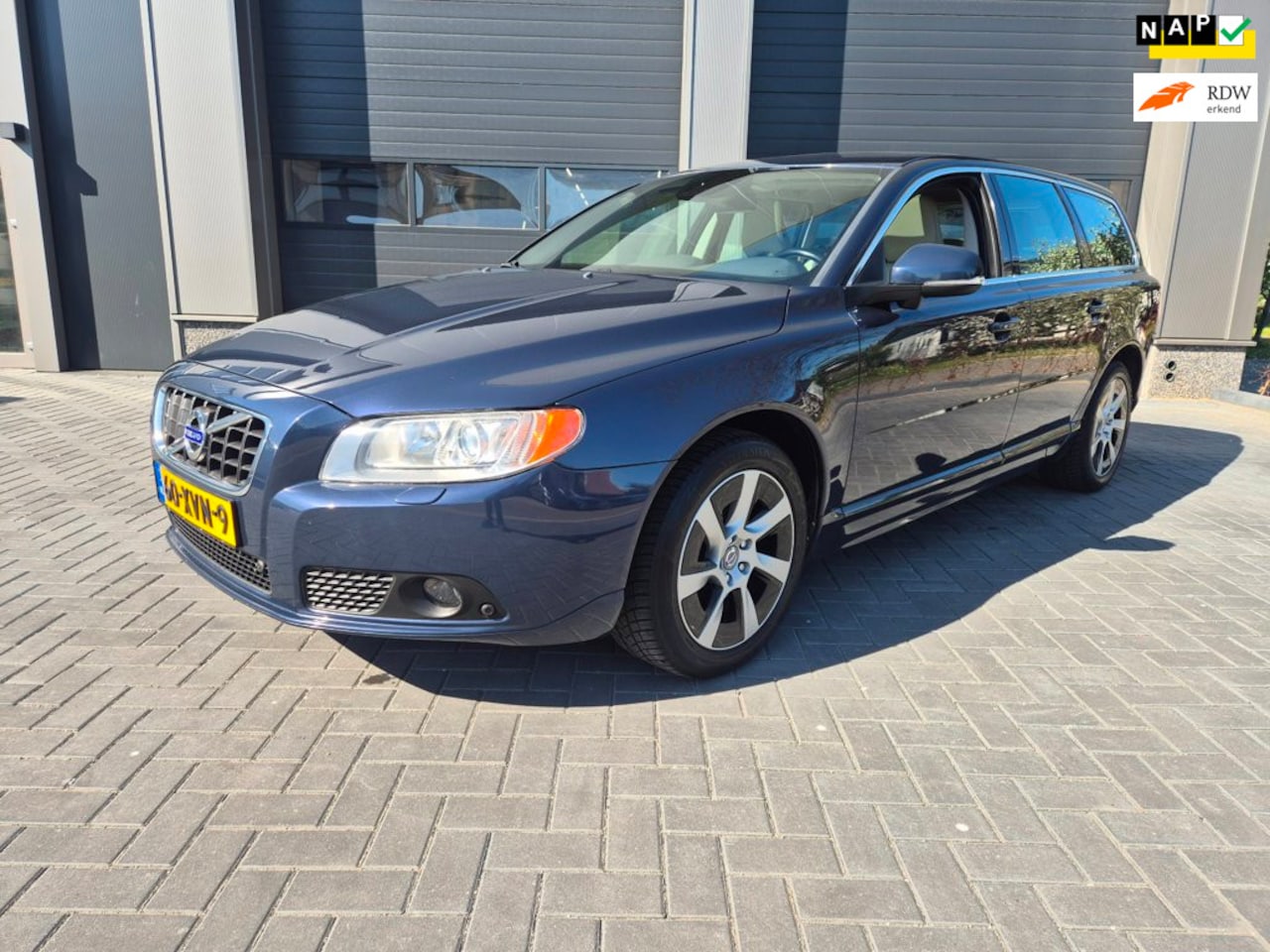 Volvo V70 - 1.6 T4 Limited Edition leder+ dak - AutoWereld.nl