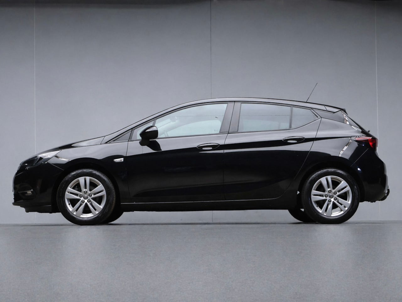 Opel Astra - 1.2 Edition Sport (APPLE CARPLAY,NAVI,CAMERA,CLIMATE,CRUISE,GETINT,LED,TREKHAAK,SPORTSTOEL - AutoWereld.nl