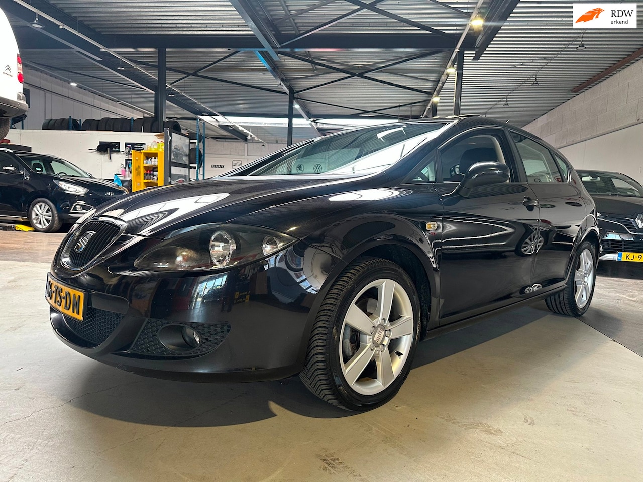 SEAT Leon - 2.0 FSI Stylance/Schuifdak/Trekhaak/Navi/Apk nieuw bij aflevering - AutoWereld.nl