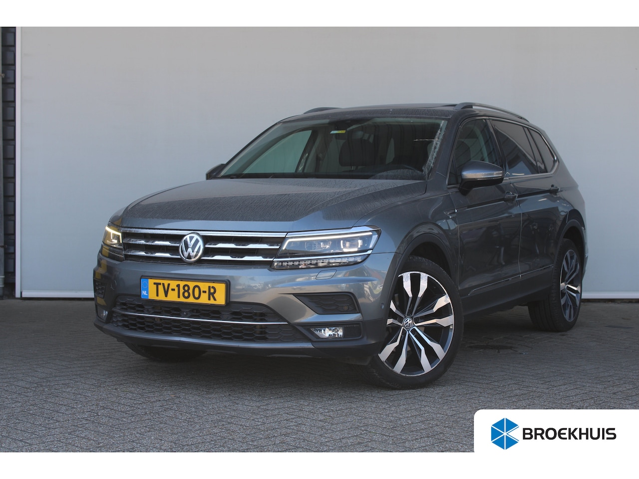 Volkswagen Tiguan Allspace - 1.4 TSI Highline 7p. | Elektrisch uitklapbare trekhaak | 360 camera | Ledere bekleding | S - AutoWereld.nl