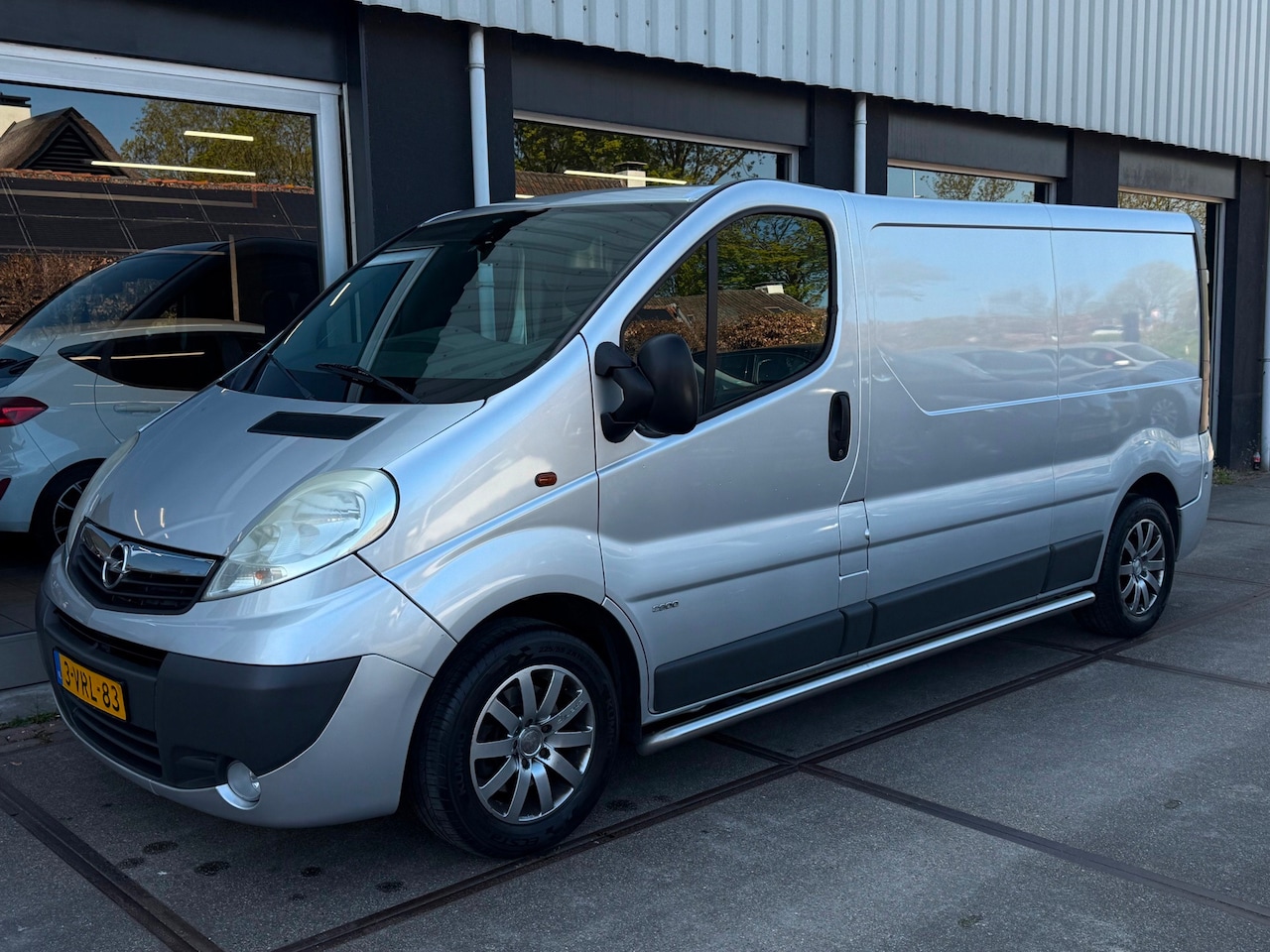 Opel Vivaro - 2.5 CDTI 107KW L2H1 2011 Grijs Airco/NAVI/MARGE! - AutoWereld.nl