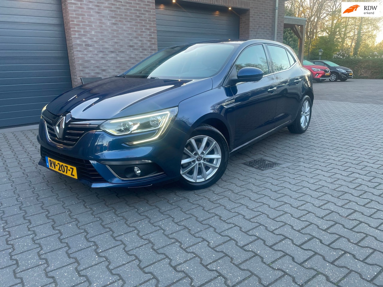 Renault Mégane - 1.2 TCe Limited ECC NAVI 2017 - AutoWereld.nl
