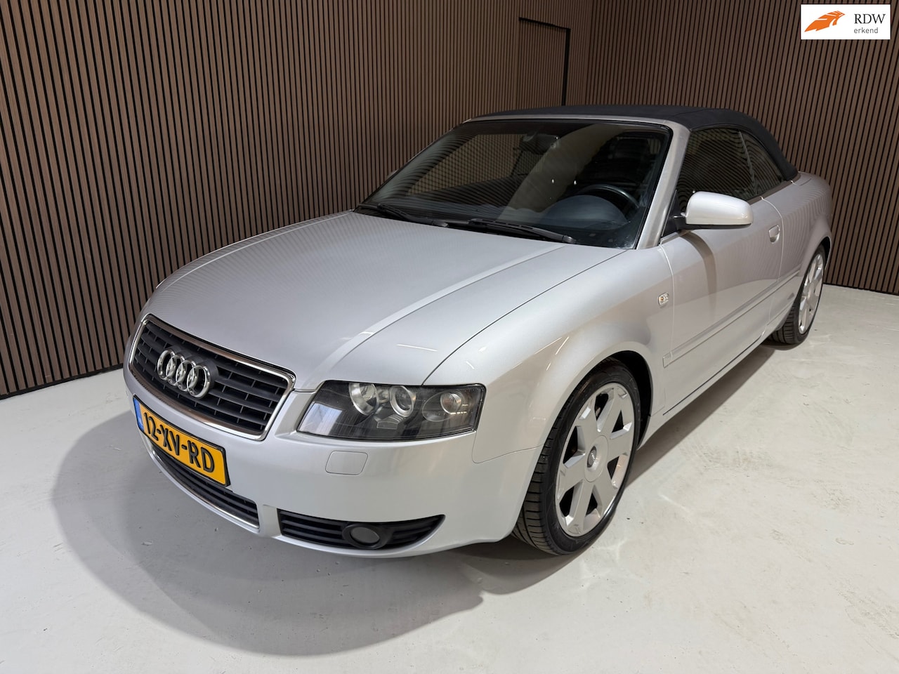 Audi A4 Cabriolet - 2.4 V6 Exclusive Nieuwstaat/Automaat/Leer/Stoelverw - AutoWereld.nl