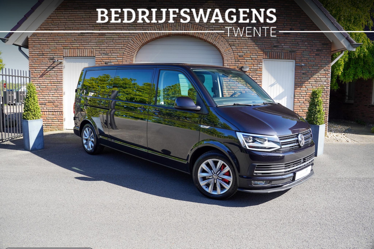 Volkswagen Transporter - 2.0 TDI 199PK L2H1 DUB/CAB Leder LED Highline - AutoWereld.nl