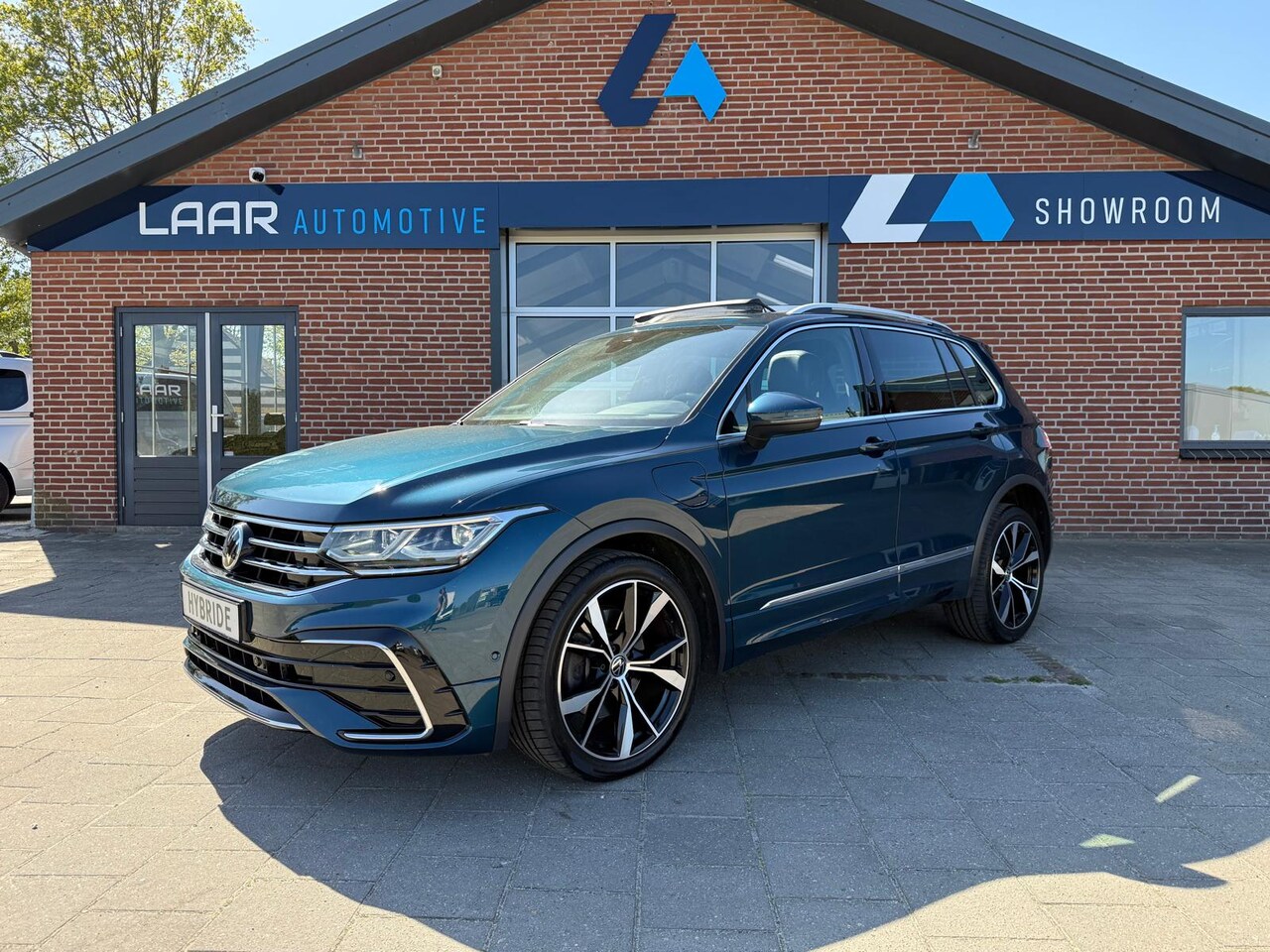 Volkswagen Tiguan - 1.4 TSI 245PK eHybrid R-Line Navi | Camera | Pano | ACC | DCC | Elek. Trekhaak - AutoWereld.nl