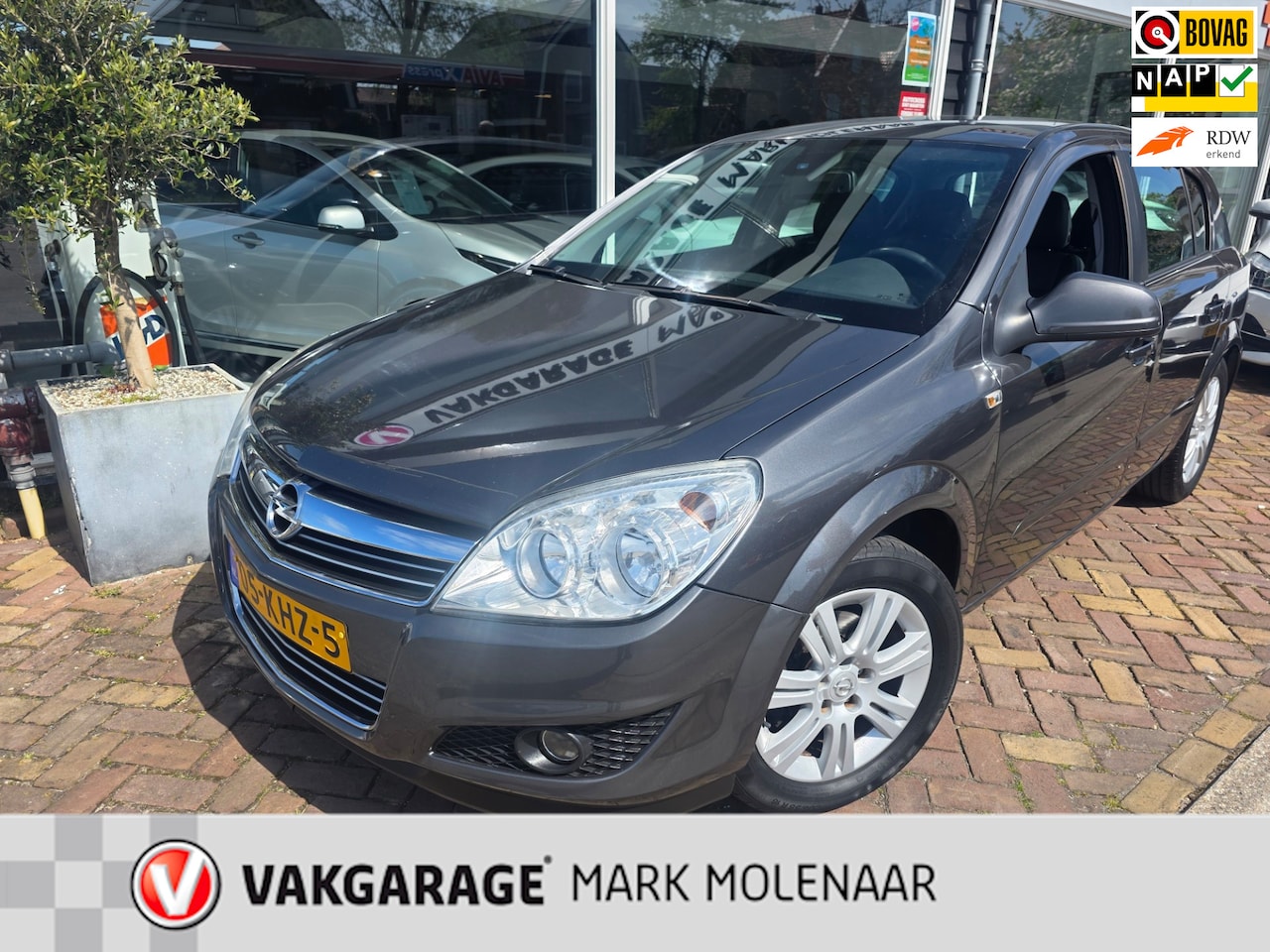Opel Astra - 1.6 Cosmo 1.6 Cosmo,leer,trekhaak - AutoWereld.nl