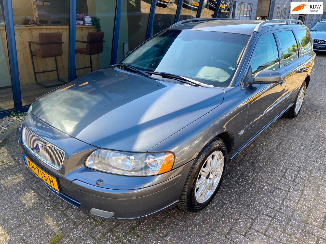 Volvo V70 - 2.4 Momentum 170PK APK 04-2027 - AutoWereld.nl