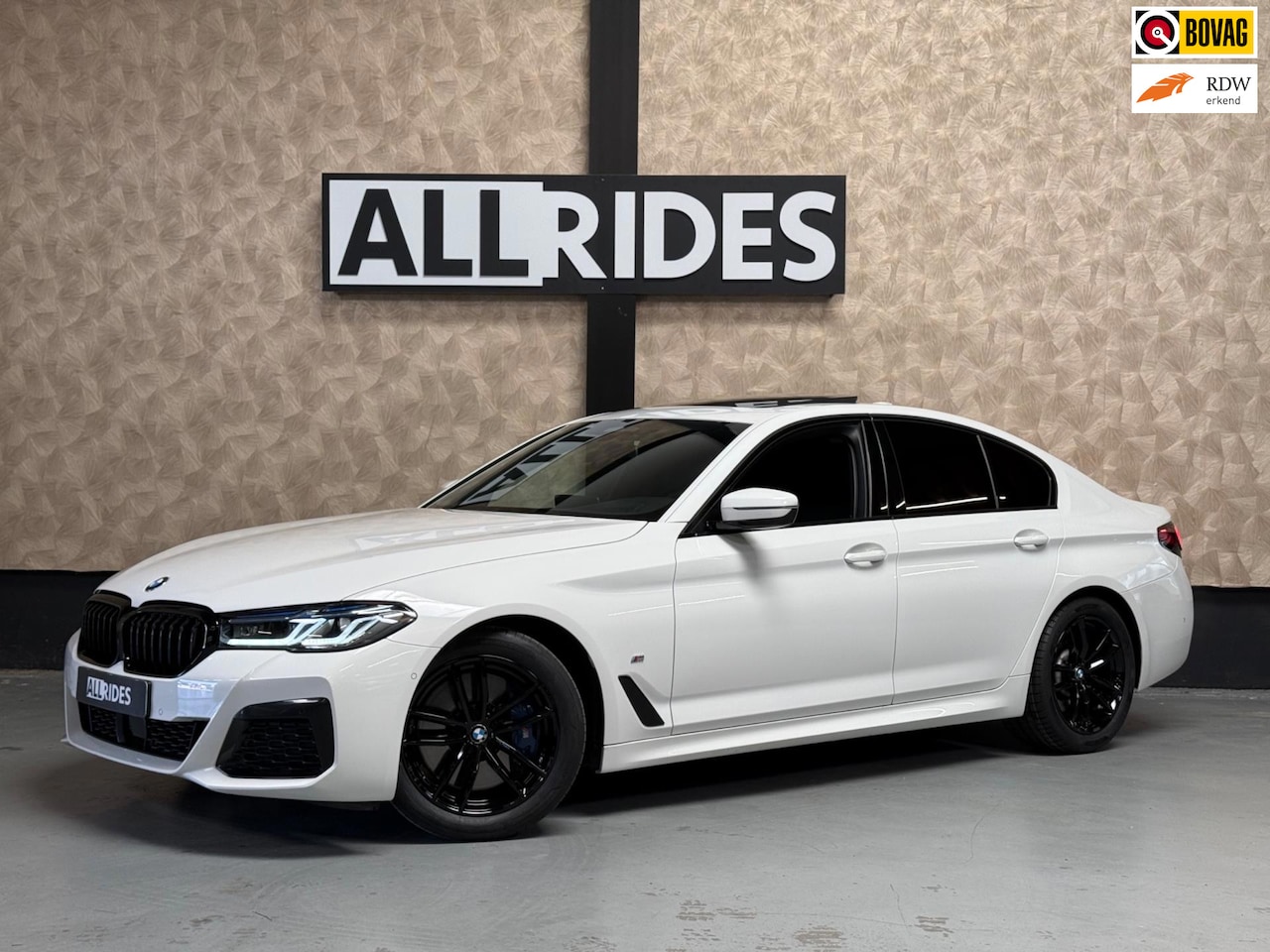 BMW 5-serie - 540 i High Executive | opendak | laser | keyless | memory seats - AutoWereld.nl