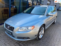 Volvo V70 - 2.5T Summum 200PK LEER / 18'' VELGEN / DAKSPOILER