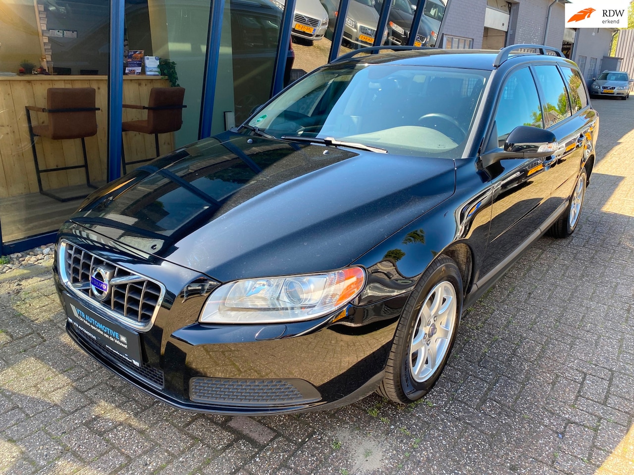 Volvo V70 - 2.0 Kinetic NAVI & Bluetooth - AutoWereld.nl