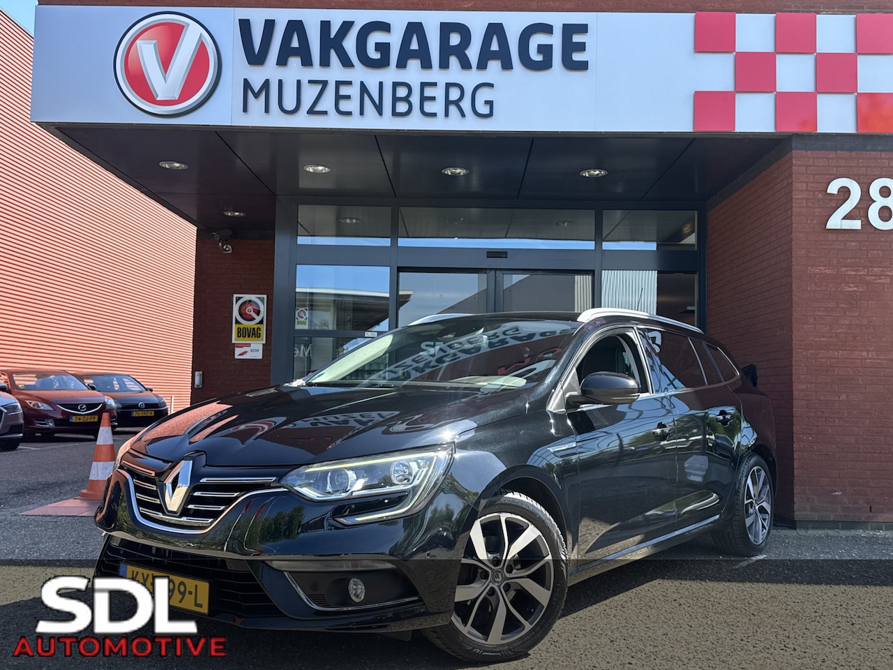 Renault Mégane Estate - 1.2 TCe Bose // MASSAGE STOELEN // NAVI // CAMERA // TREKHAAK // BOSE PREMIUM AUDIO // CLI - AutoWereld.nl