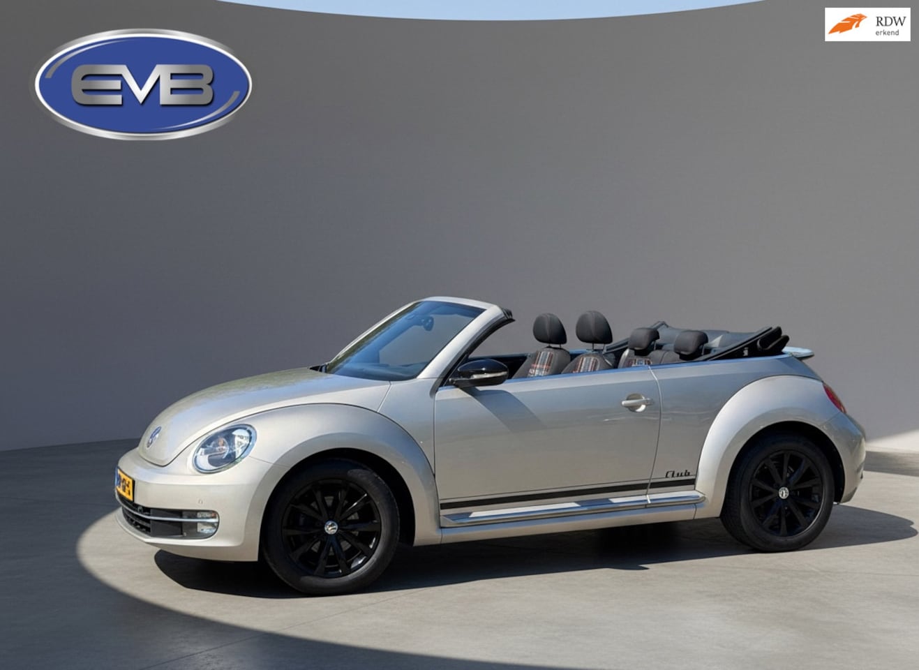 Volkswagen Beetle Cabriolet - 1.2 TSI CLUB Design BlueMotion, in perfecte staat! vele opties, stoelverwarming, dealer on - AutoWereld.nl