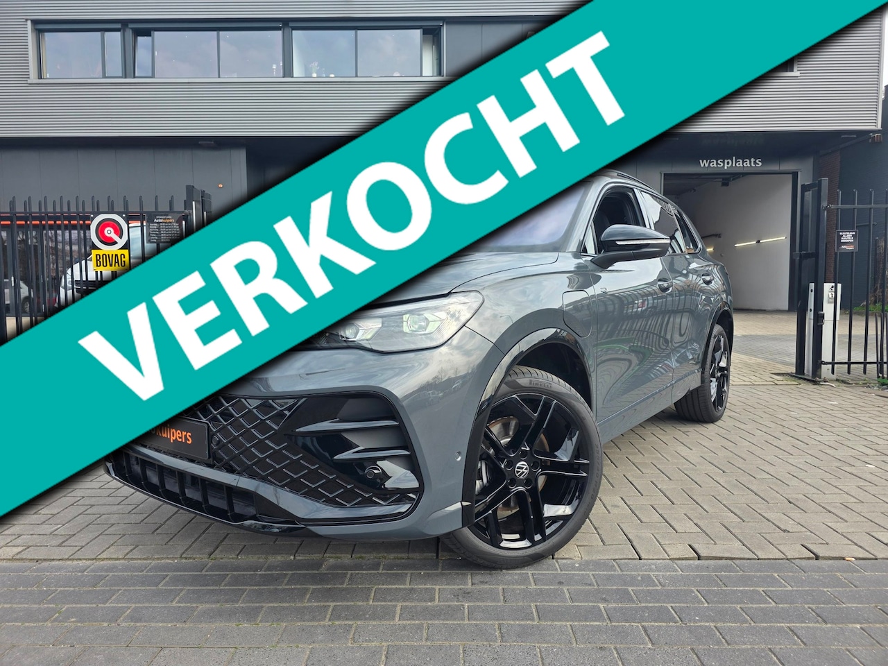 Volkswagen Tiguan - 1.5 eHybrid R-line Edition| 2X UIT VOORRAAD LEVERBAAR | BLACK STYLE | Panoramadak en elekt - AutoWereld.nl
