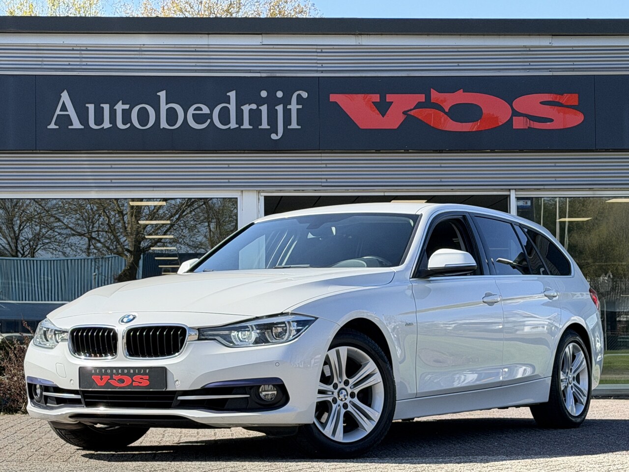 BMW 3-serie Touring - 320i Sport-Line | Navi prof. | Leder | Elektr. Trekhaak - AutoWereld.nl