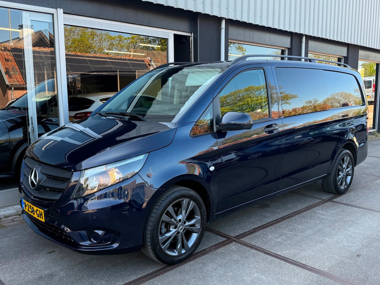 Mercedes-Benz Vito - 111 CDI Lang DC 2017 EURO6/AIRCO/5-PERSON - AutoWereld.nl