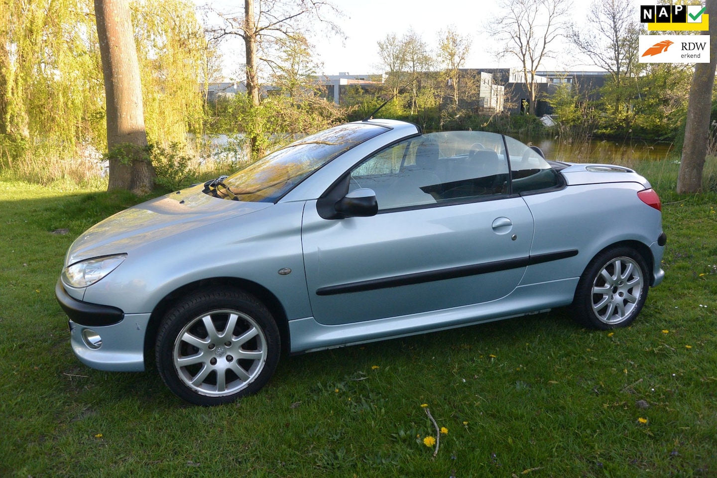 Peugeot 206 CC - 2.0-16V cabrio/airco/2de eigenaar/apk - AutoWereld.nl