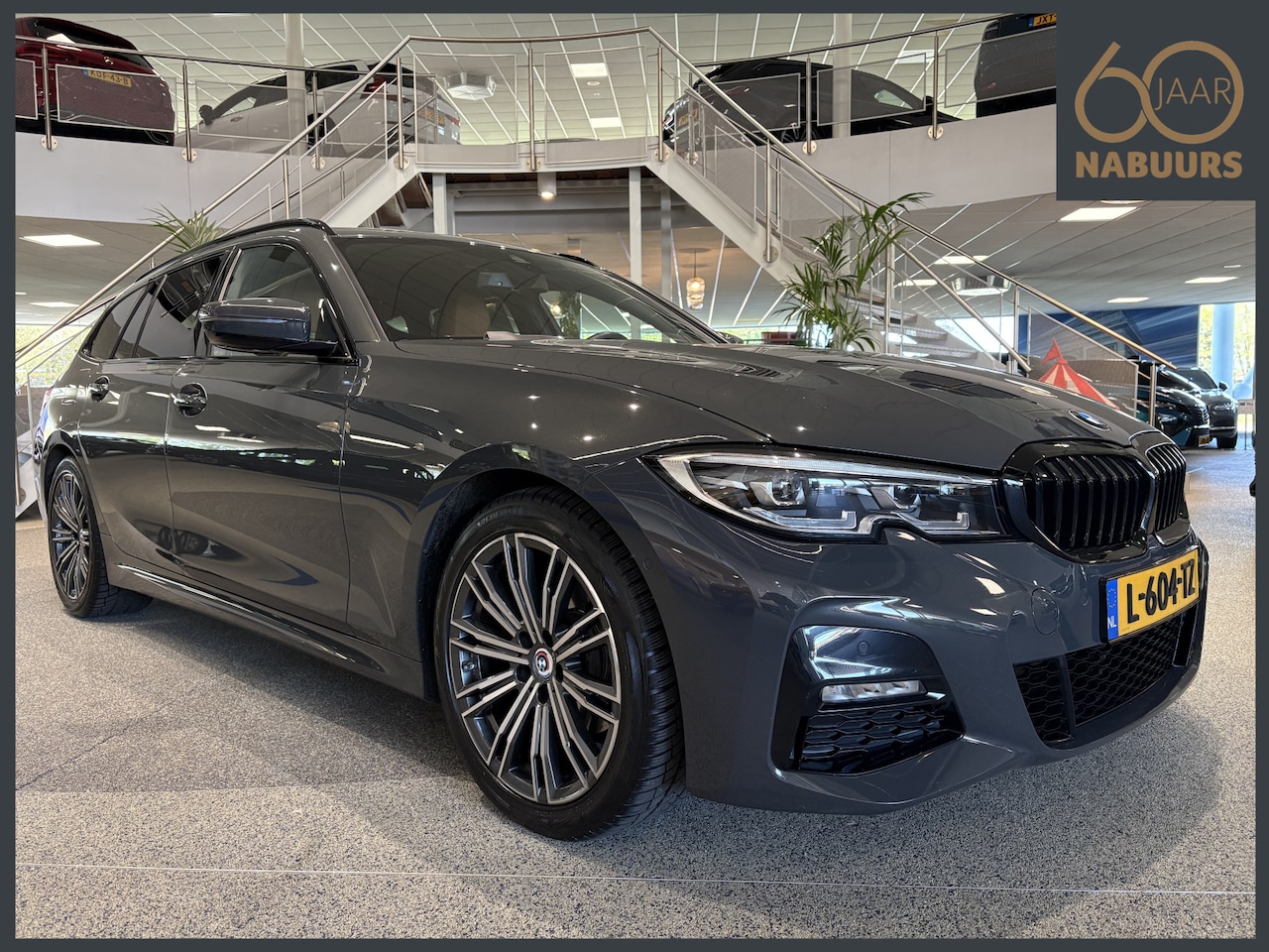 BMW 3-serie Touring - 320i High Executive M sport, Dravitgrau, Cognac Leder - AutoWereld.nl