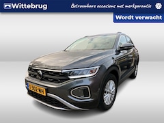 Volkswagen T-Roc - 1.0 TSI 110pk Life / Navigatie by APP / LM 16 inch / Digital cockpit / Park Assist / LED G