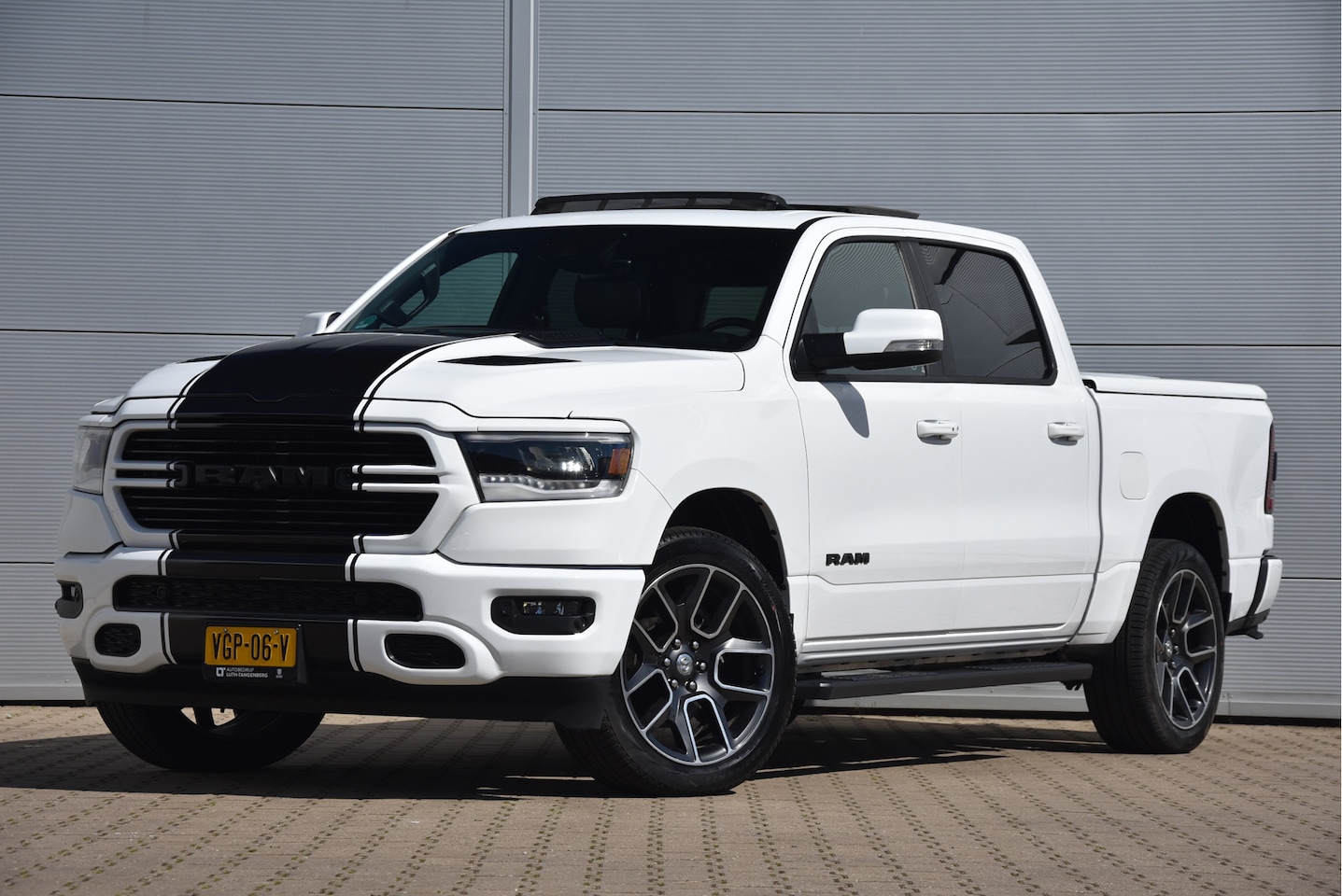 Dodge Ram 1500 - 5.7 V8 4X4 Sport | LPG | ACC | Klep | 360 | - AutoWereld.nl