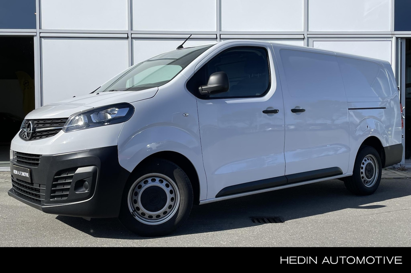 Opel Vivaro - 2.0 CDTI L3H1 Edition | Trekhaak | Camera | Navigatie | Airco | Cruise control | Apple Car - AutoWereld.nl