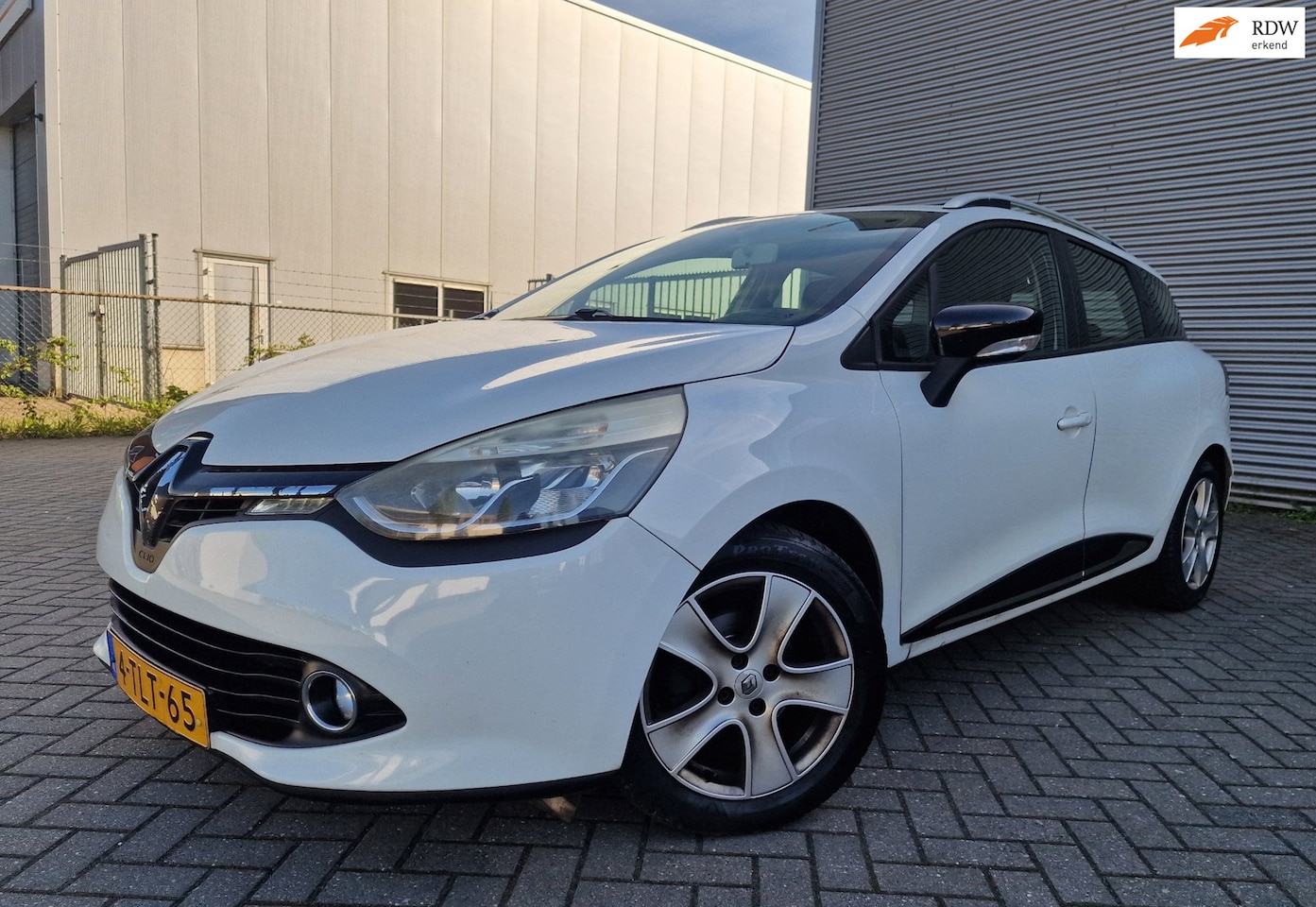 Renault Clio Estate - 0.9 TCe Expression NAVI CRUISE 2 X SLEUTELS - AutoWereld.nl