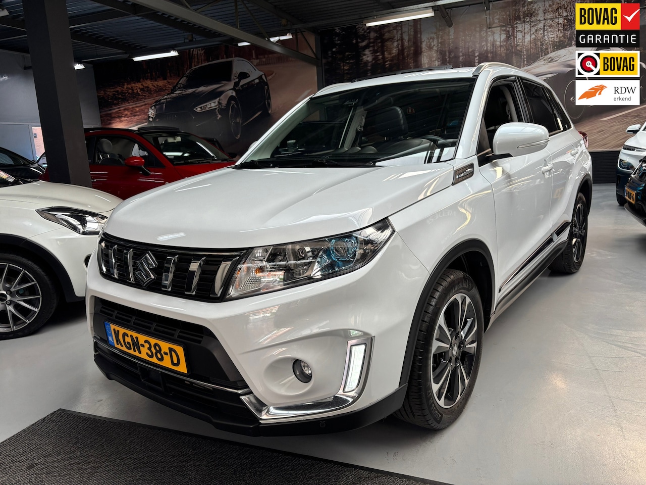 Suzuki Vitara - 1.4 Boosterjet Style Smart Hybrid / PANO / Carplay - AutoWereld.nl