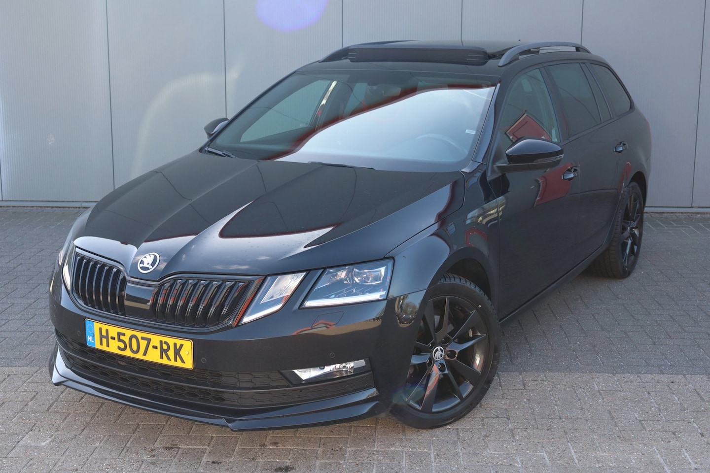 Skoda Octavia Combi - 1.5 TSI Sport Automaat|Panodak|NL-auto|Trekhaak - AutoWereld.nl