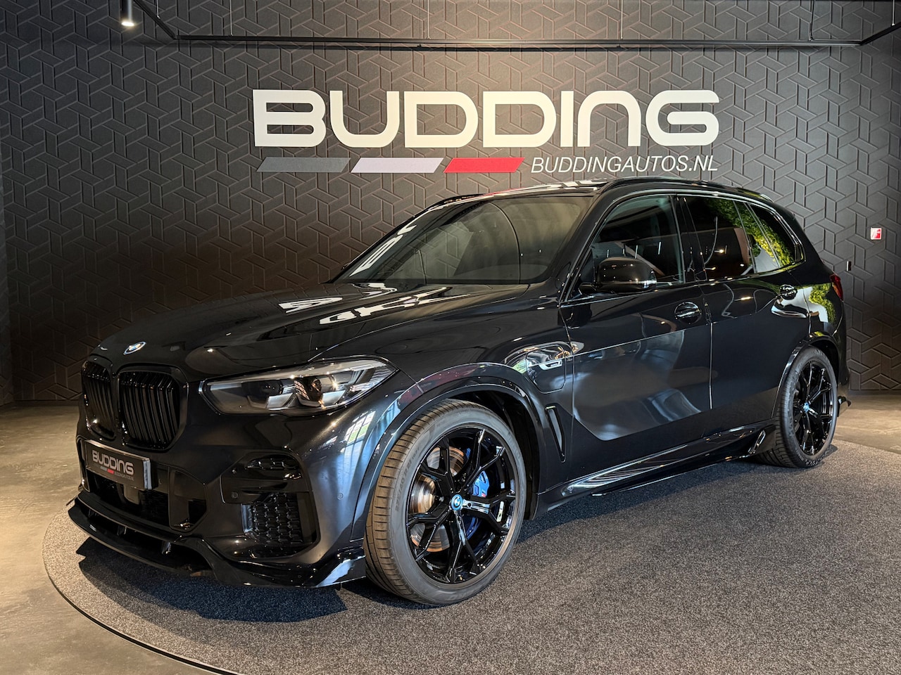 BMW X5 - xDrive45e High Exe | M-performance | Pano | Trekhaak - AutoWereld.nl