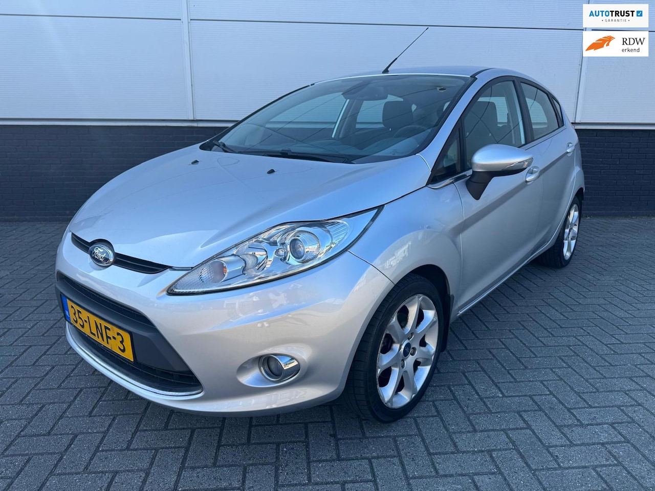 Ford Fiesta - 1.25 Titanium 5drs Clima - sensoren - Lm velgen - bluetooth - cruise control - NAP - aux + - AutoWereld.nl