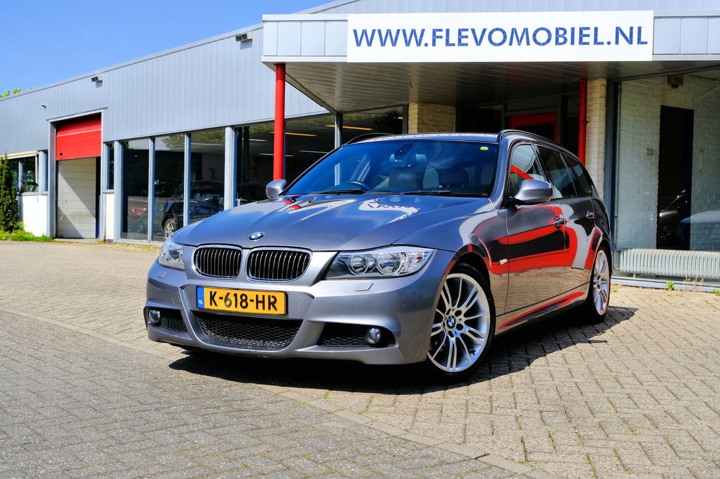 BMW 3-serie Touring - 330d Aut. M-pakket/M-sport Right Hand Drive (RHD) Only 65.000 Miles! - AutoWereld.nl