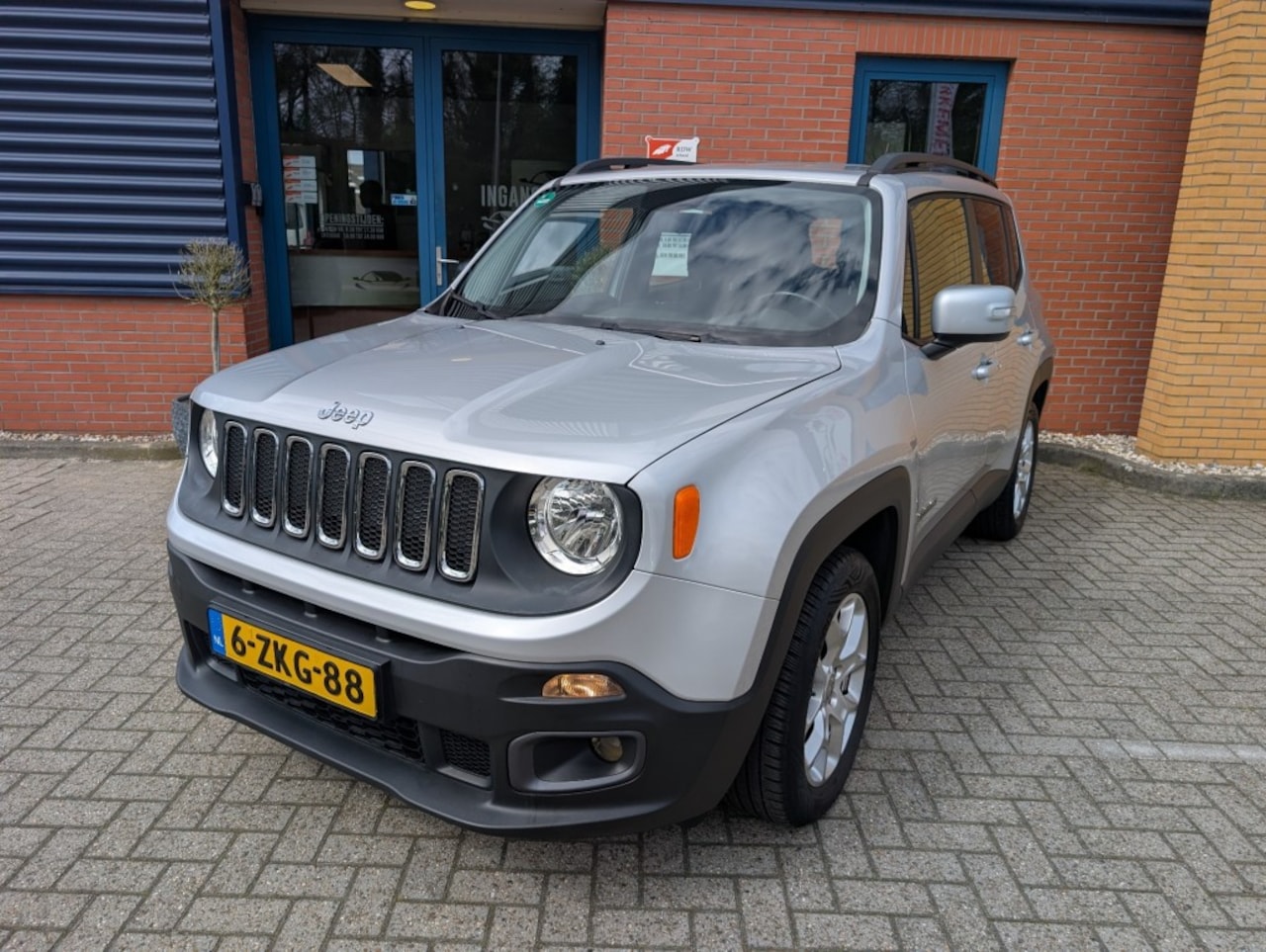 Jeep Renegade - 1.4 M.AIR LONGITUDE, Trekhaak, Cruise, Pdc, Stoelmassage - AutoWereld.nl