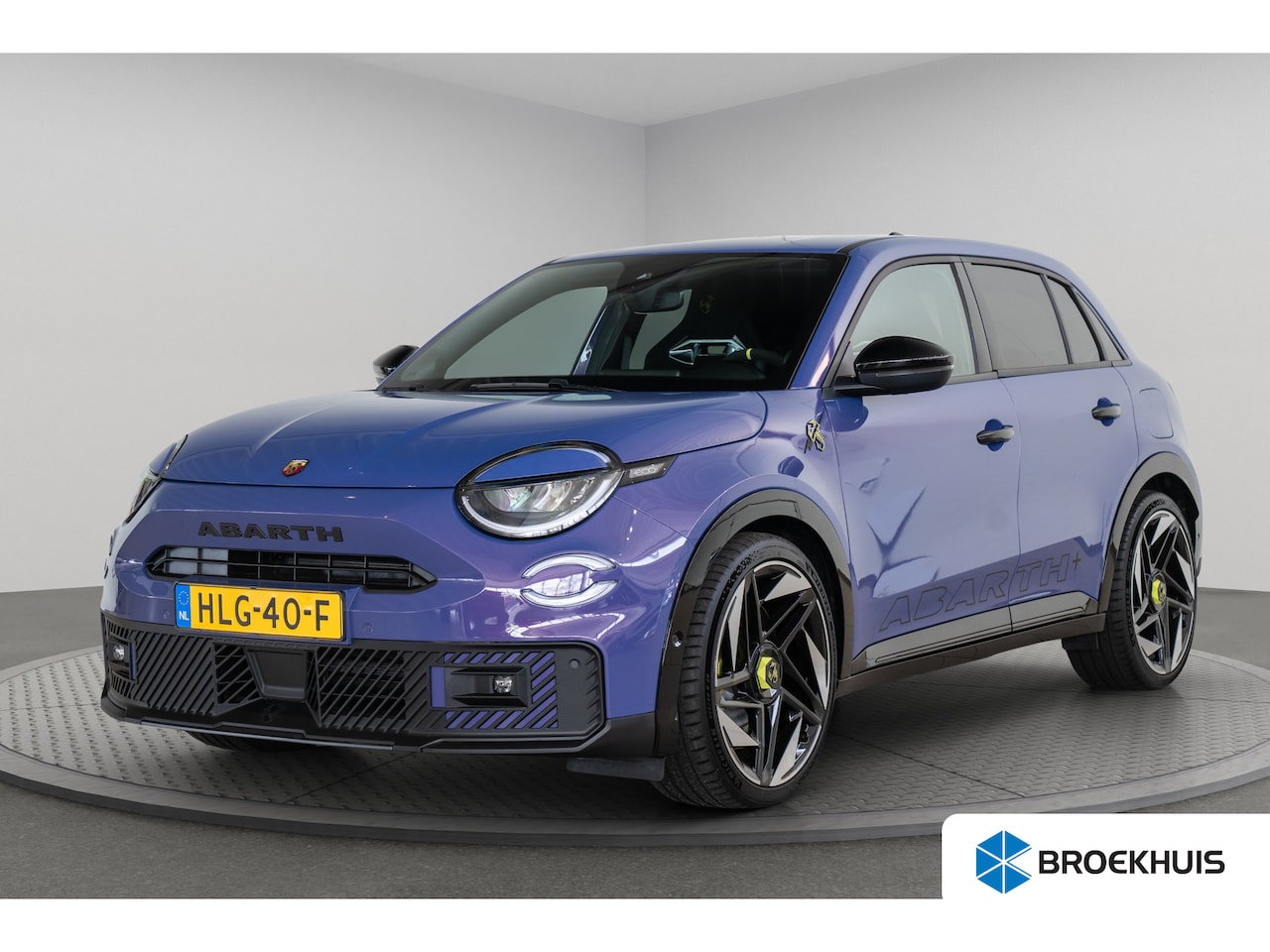 Abarth 600e - Scorpionissima 54 kWh | Design Pack | Winter Pack | Tech Pack | Gaming Pack | Engine Sound - AutoWereld.nl