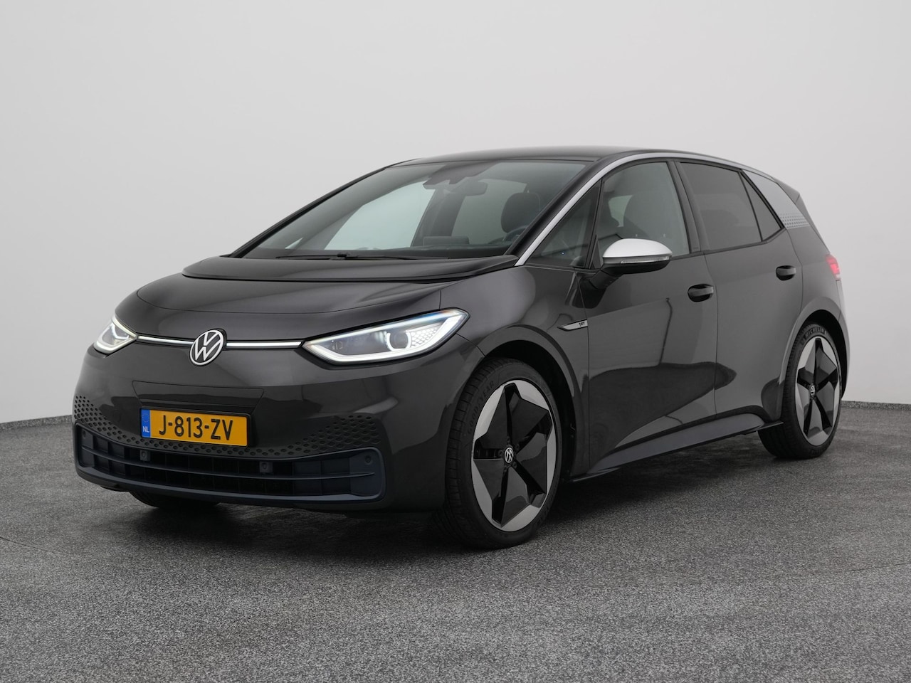 Volkswagen ID.3 - First Max 58 kWh | PANO | HUD | CAMERA | ADAPTIVE | STOELMASSAGE | STOEL- EN STUURVERW. - AutoWereld.nl