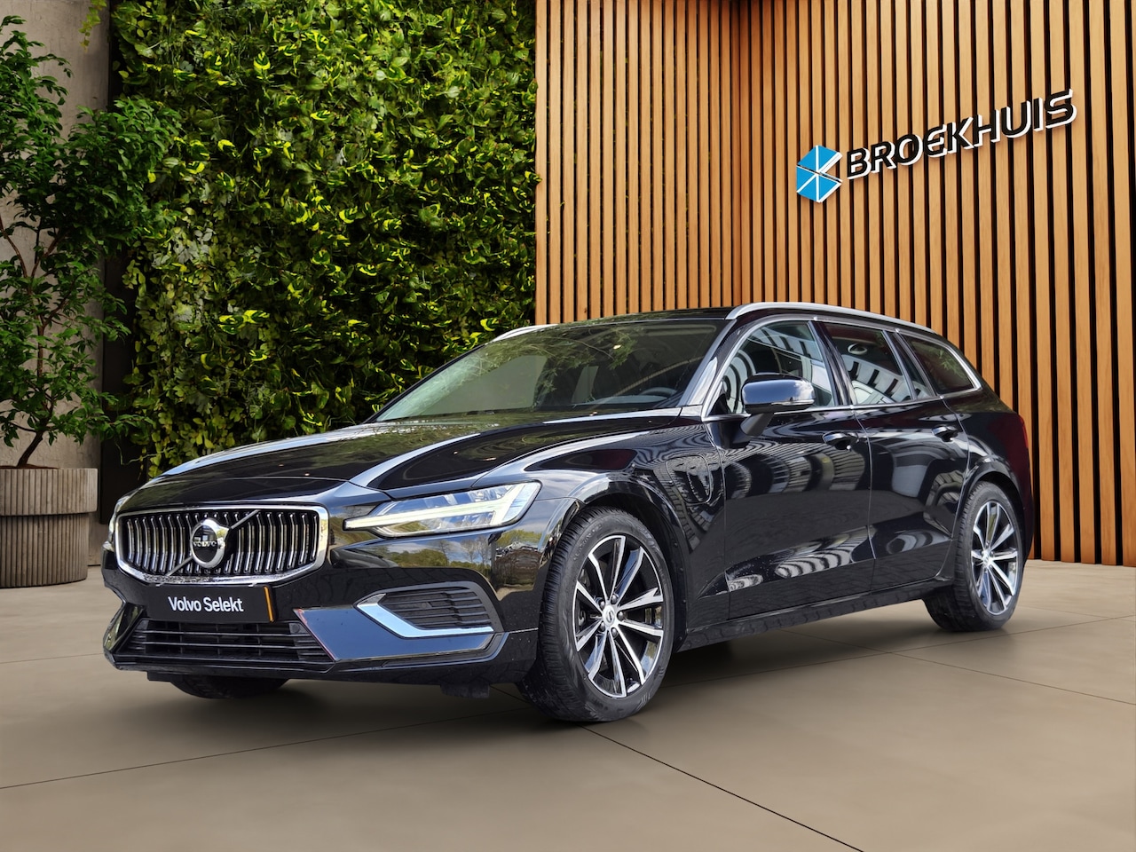 Volvo V60 - 2.0 T6 Plug-in hybrid AWD Essential Bright | Trekhaak | Camera | Stuur/stoelverwarming | L - AutoWereld.nl