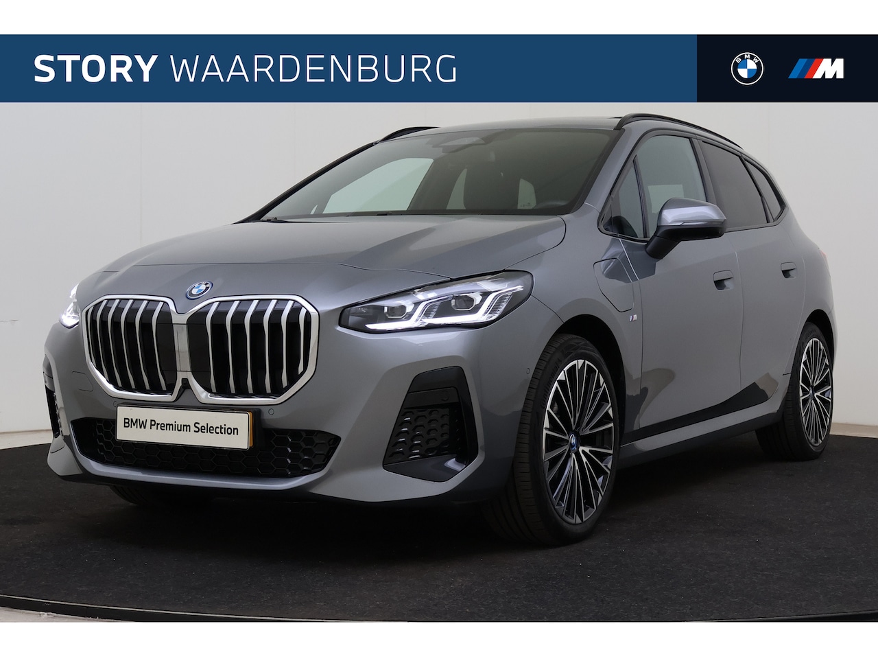 BMW 2-serie Active Tourer - 225e xDrive M Sport Automaat / Panoramadak / Sportstoelen / Comfort Access / Head-Up / Har - AutoWereld.nl