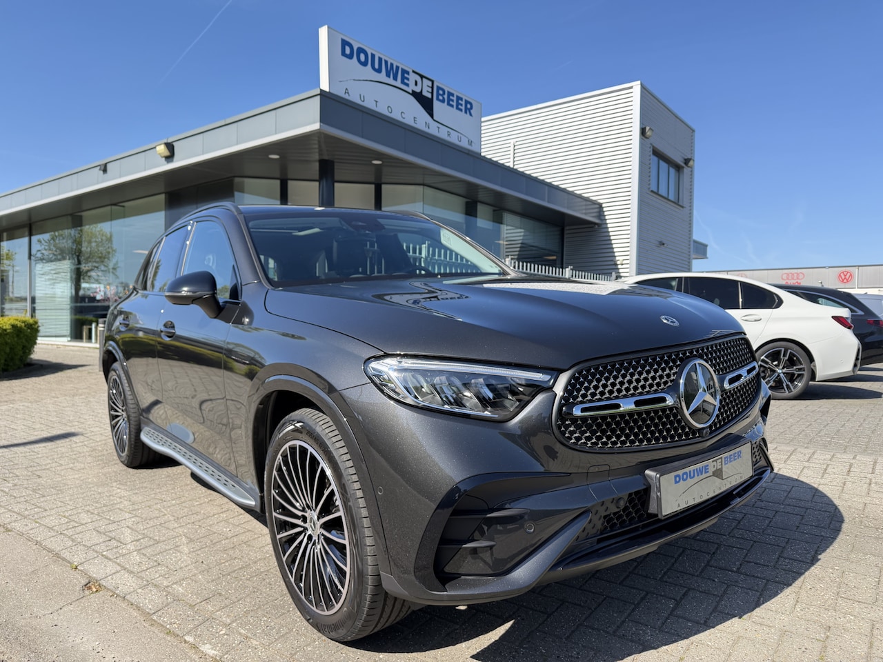 Mercedes-Benz GLC-klasse - 300e 4MATIC AMG Line Pano-Dak | Trekhaak | Night | Stuurverw. | Treeplanken - AutoWereld.nl