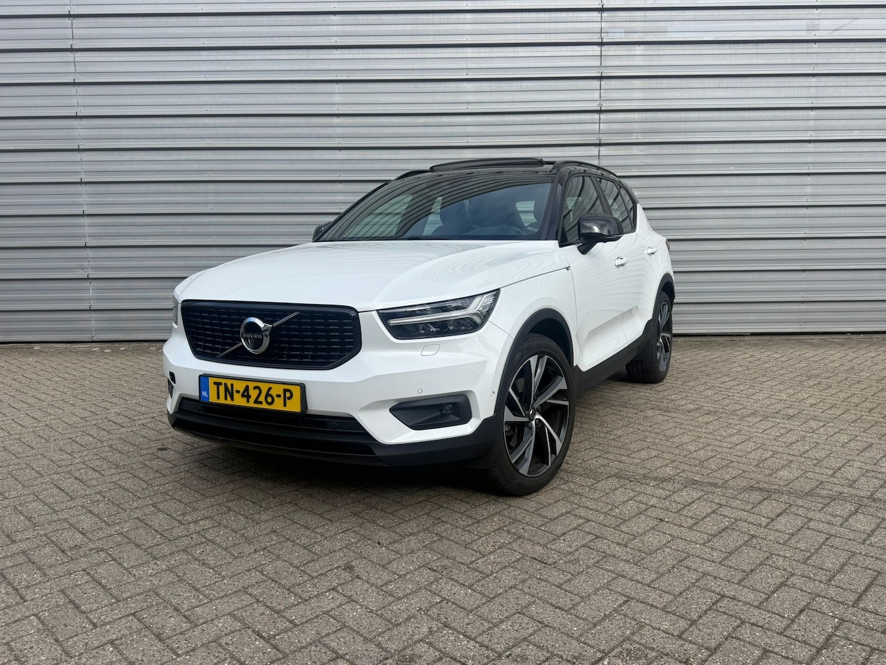 Volvo XC40 - T5 247PK R-Design Intro Edition | Trekhaak | HK Audio | Panoramadak | Blis | Memory - AutoWereld.nl