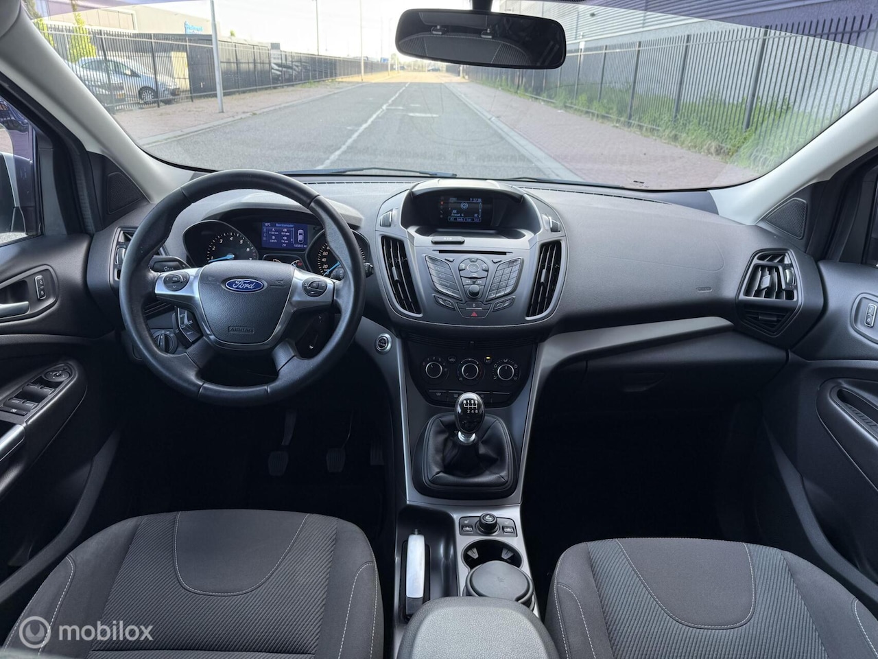 Ford Kuga - 1.6 Titanium TREKHAAK / STOELVERWARMING - AutoWereld.nl