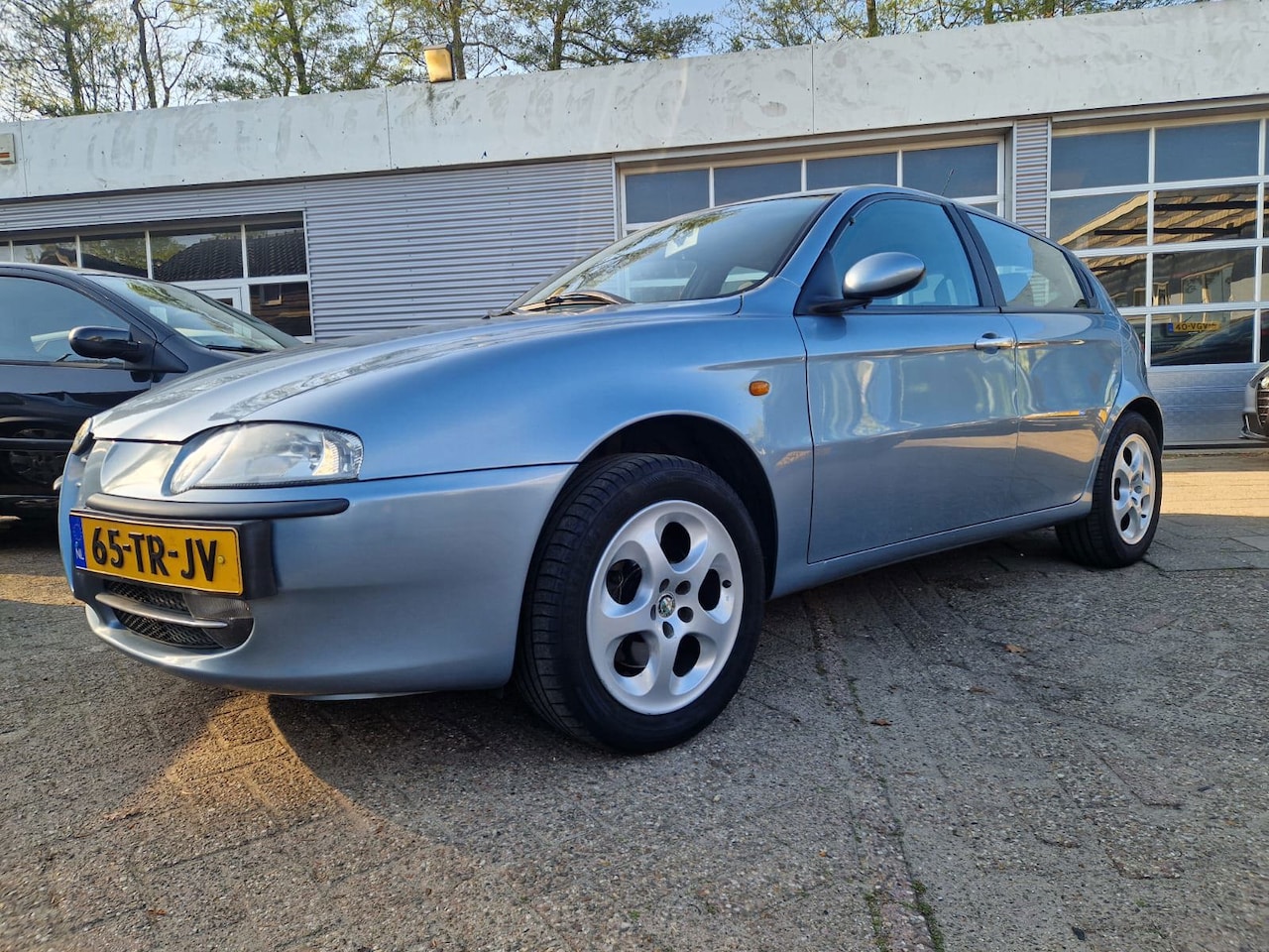 Alfa Romeo 147 - 1.6 T.Spark Blackline 109.000 KM !!!! (N.A.P.) - AutoWereld.nl