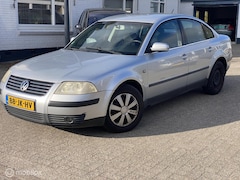 Volkswagen Passat - 2.0-20V Comfortline / Loop of sloop