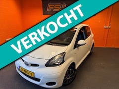 Toyota Aygo - 1.0 12V / 5 DEURS / NL-AUTO / NAVIGATOR / AIRCO
