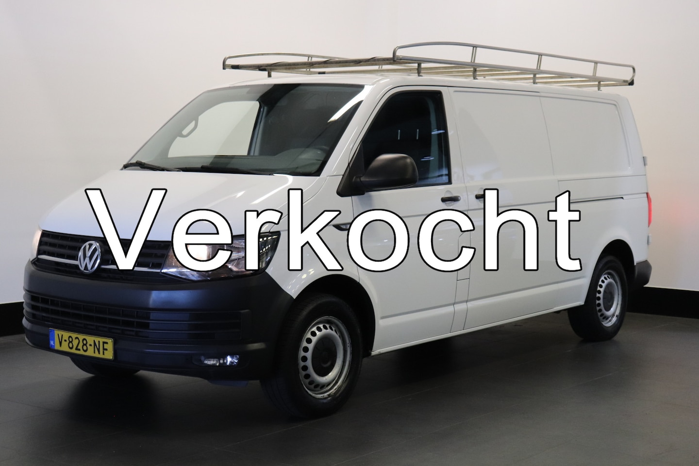 Volkswagen Transporter - 2.0 TDI L2 150PK 2x schuifdeur EURO 6 - Airco - Trekhaak - PDC - € 12.950,- Excl. - AutoWereld.nl