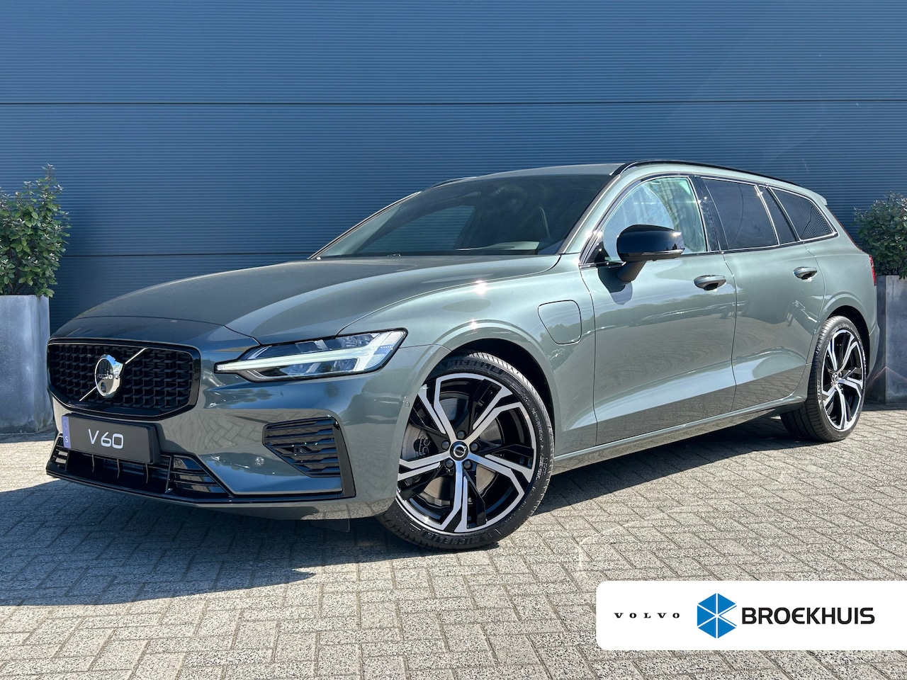 Volvo V60 - 2.0 T8 Plug-in hybrid AWD Plus Dark | Premium-Pack | Head-up display | Panoramadak | Rondo - AutoWereld.nl