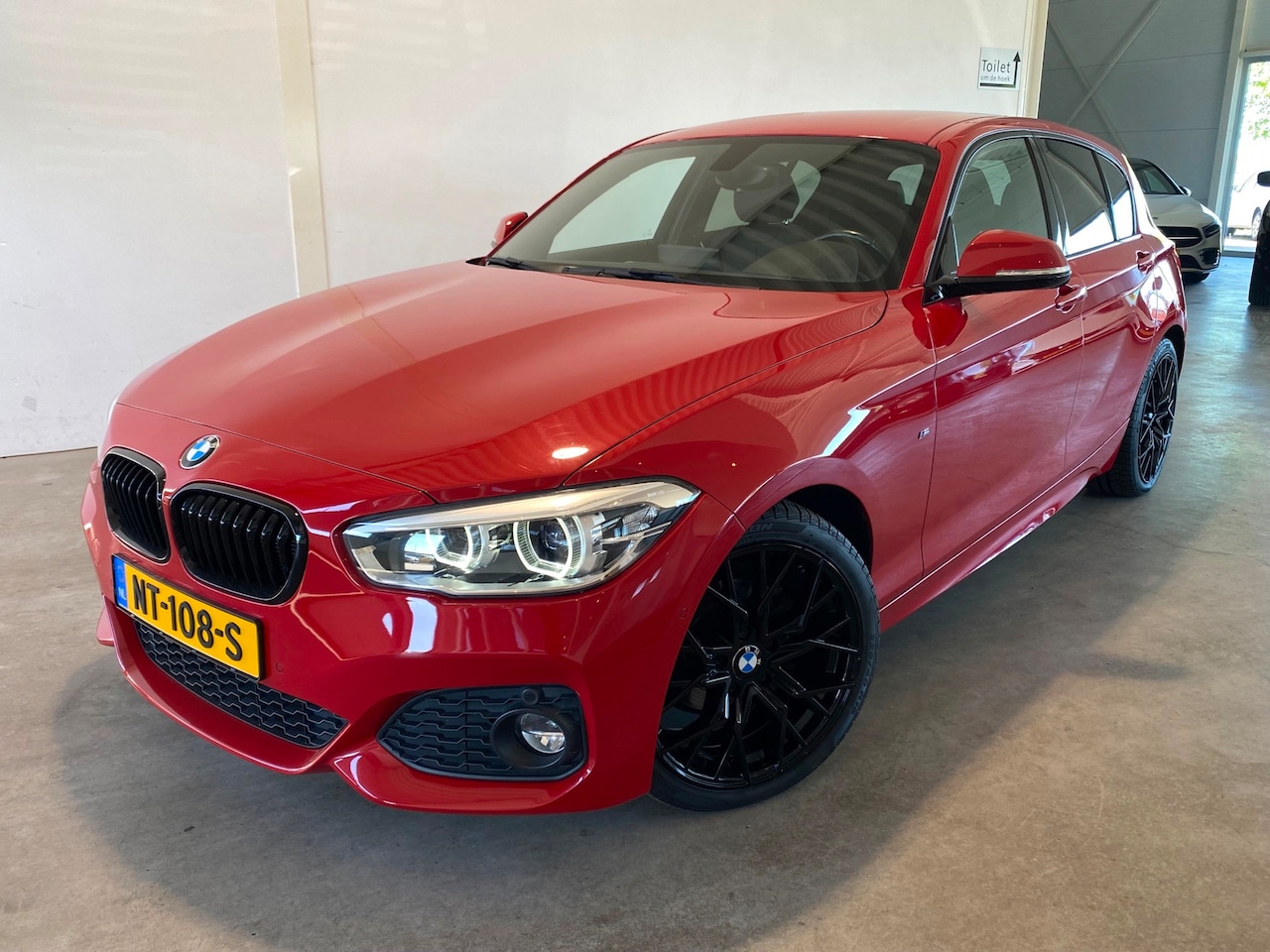 BMW 1-serie - 118i Automaat M-Sport Leder NL-auto - AutoWereld.nl