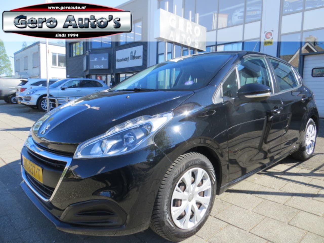 Peugeot 208 - 1.2 PureTech Active 5 drs nl-auto ,airco cruise control navigatie dab + etc - AutoWereld.nl