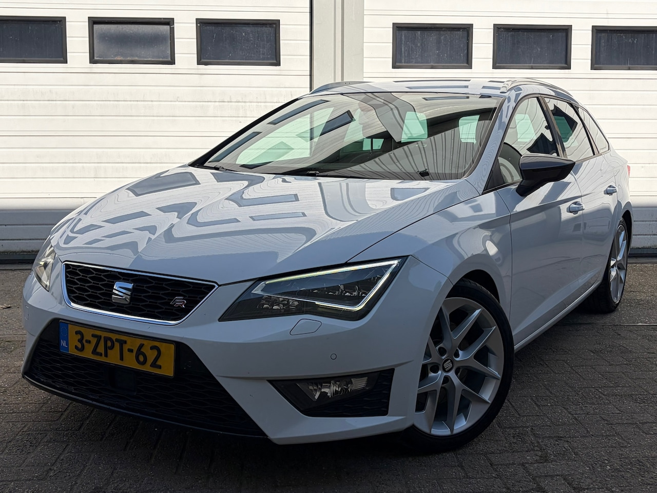 SEAT Leon ST - 1.4 TSI ACT FR Dynamic trekhaak acc carplay navi camera xenon led stoelverwarming lane ass - AutoWereld.nl