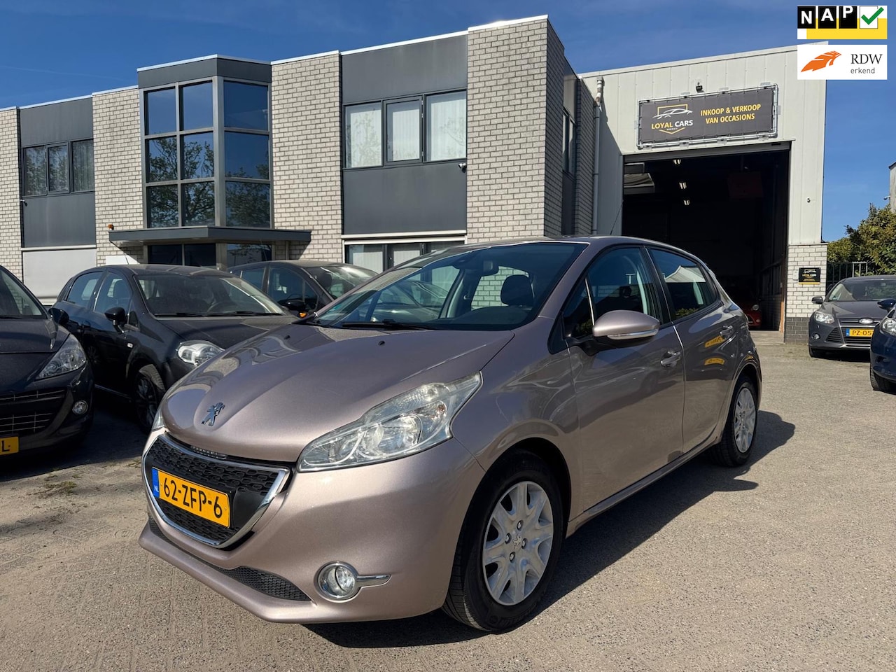 Peugeot 208 - 1.2 VTi Envy Clima Cruise Control Parkeersensoren - AutoWereld.nl