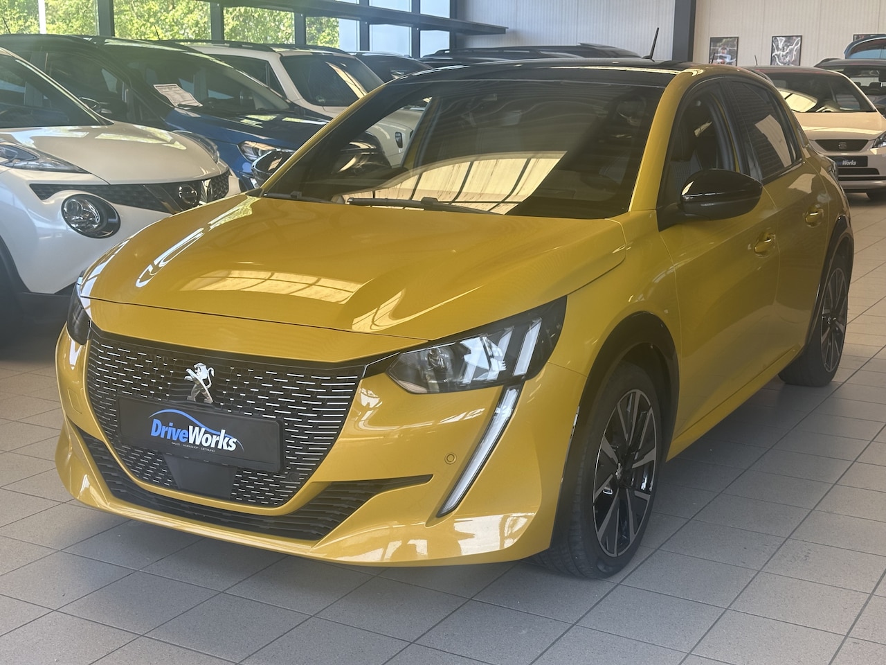 Peugeot 208 - 1.2 PureTech GT-Line | Carplay | Cruise & Climate control | PDC | Interesse in een bezicht - AutoWereld.nl